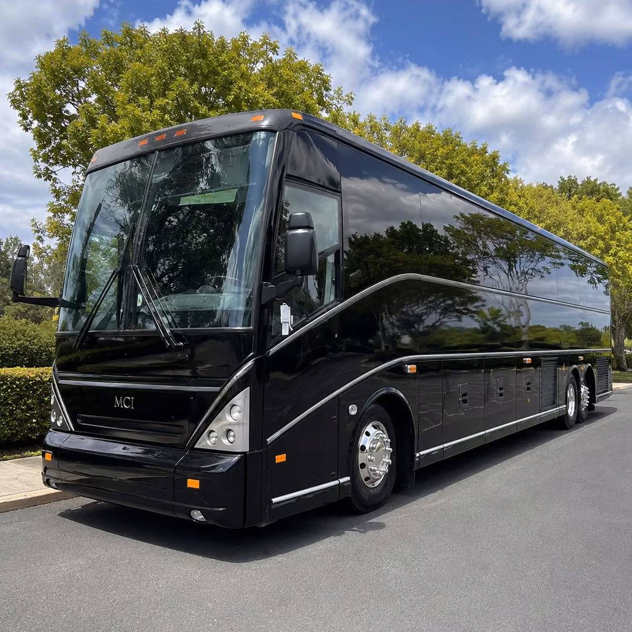 corporate shuttle buses for university of northern colorado events and campus travel